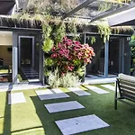 Charm Flats Apartman *